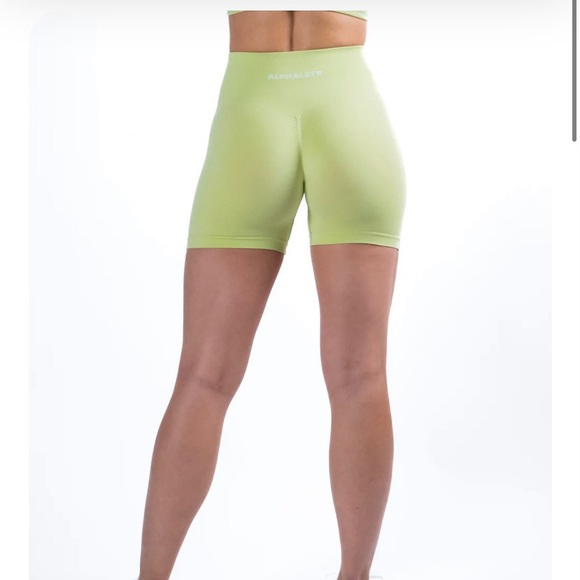 alphalete amplify 3.5” shorts - Picture 4 of 5